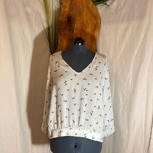 A new day Bird print top. XXL
